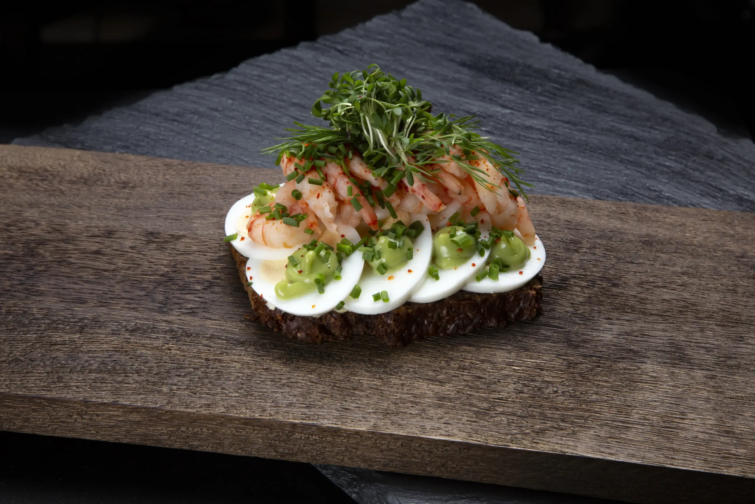 Førstepladsen over de mest serverede smørrebrød i Danmark indtages af en klassiker: Æg & Rejer fra Ibens Smørrebrød i København K