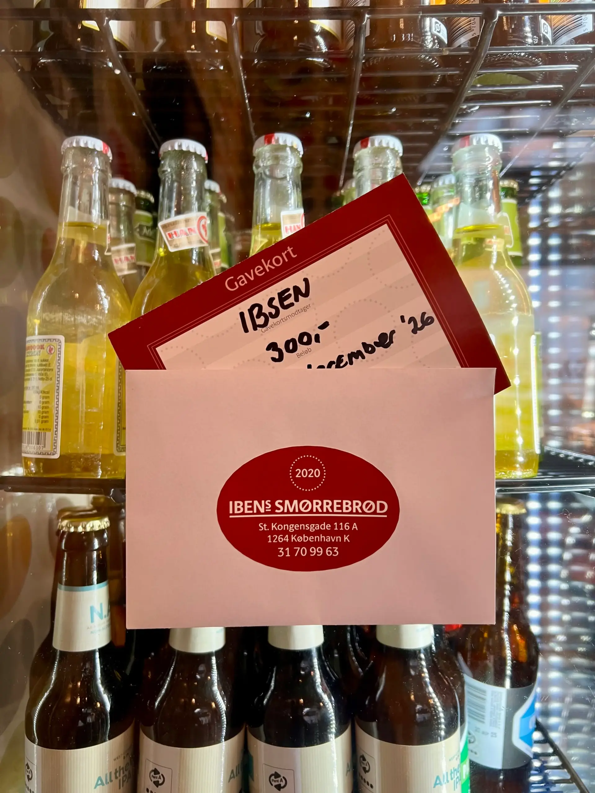 Giv et gavekort til Ibens Smørrebrød - Danmarks mindste smørrebrødsrestaurant. Den perfekte julegave, firmagave eller værtindegave. Priser fra 300 kroner.