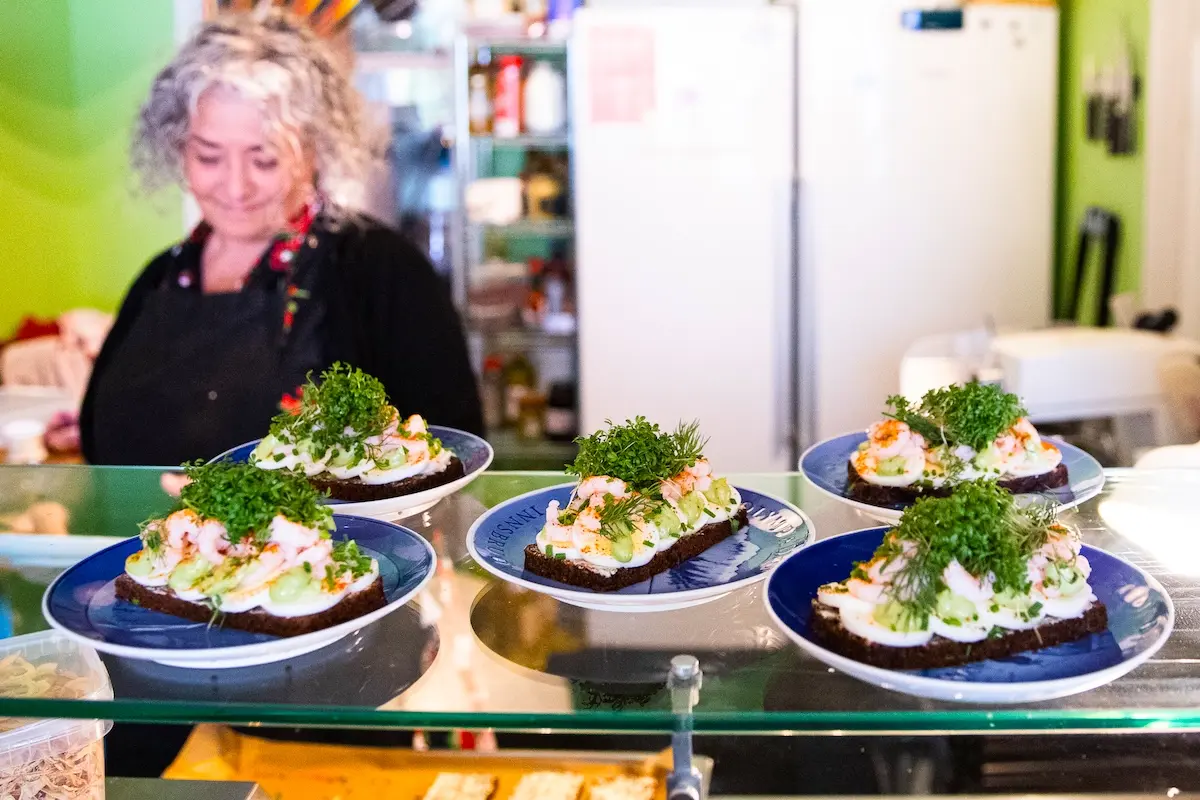 Verdens største rejsesite udvælger Ibens Smørrebrød som ‘Københavns skjulte perle’